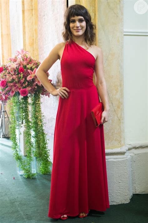 Foto Clara Bianca Bin Usa Vestido Longo Vermelho Em Casamento De