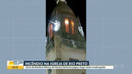 Foco de incêndio em torre de basílica mobiliza bombeiros em Rio Preto