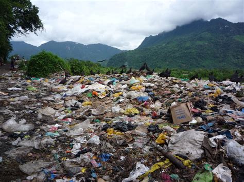 Pobladores protestan por contaminación que produce botadero de basura