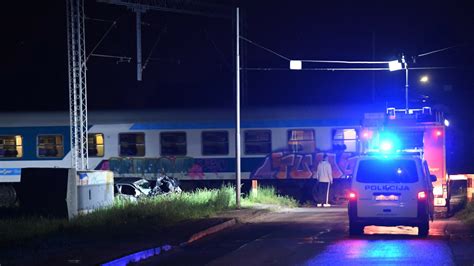 Vlak naletio na automobil Putnica zbog šoka završila u bolnici