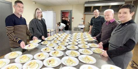 Le Repas Des Anciens Appr Ci Sa Juste Valeur Les Affiches De La