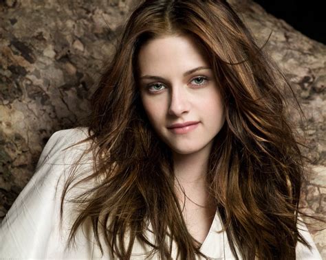 Ladda ner Kristenstewart Leende Hollywood Skådespelerska Hd Wallpaper