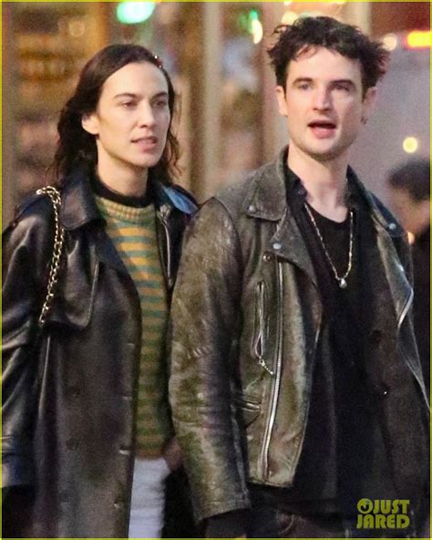 Tom Sturridge And Girlfriend Alexa Chung Keep Close During Day Out In Nyc Photo 4854148 Alexa