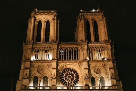 París Descubre el lado oscuro de París en un tour a pie por la ciudad