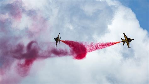 Pertunjukan Udara Jet Tempur Di Singapore Airshow 2024 Foto