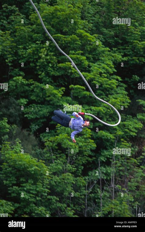 BUNGEE JUMPING QUEENSTOWN SOUTH ISLAND Stock Photo - Alamy