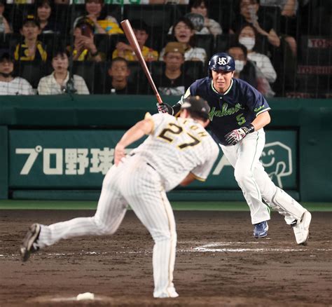 【ヤクルト】川端慎吾、さすがの決勝打「神様仏様川端様～」「マジで、天才、代打の神様や！」 プロ野球写真ニュース 日刊スポーツ