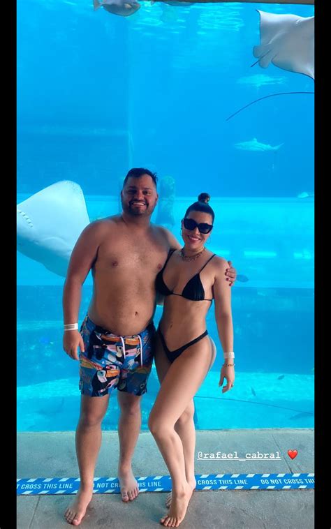 Foto De Biqu Ni Naiara Azevedo Posa O Marido Em Resort De Dubai