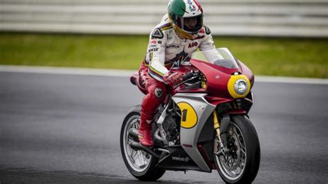 Giacomo Agostini Presenta La Mv Agusta Superveloce Ago A Misano