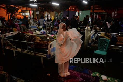 Puluhan Korban Gempa Cianjur Dirawat Di Lapangan RSUD Sayang