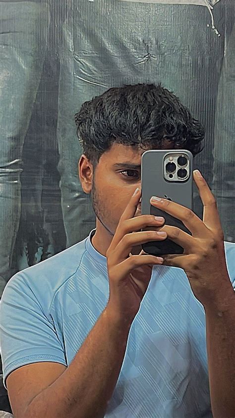 Iphone 13 Pro Max Mirror Selfie Aesthetic Boy Mirror Selfie Boy No