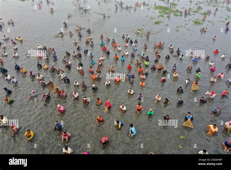 Pabna, Bangladesh - December 05, 2020: Thousands of fishermen gathered ...