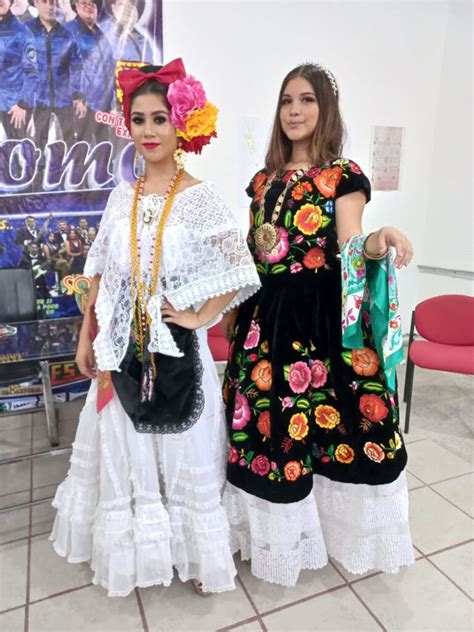 Lluvia Y Carol Aspirantes A Reina De Las Fiestas Patrias De Villa