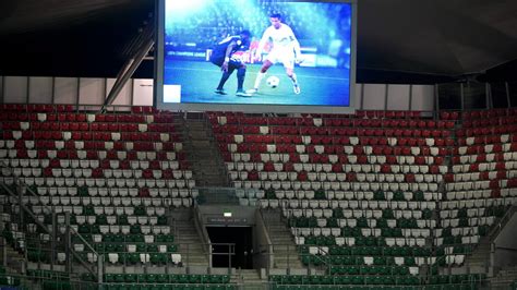 Liga Mistrzów puste trybuny w Warszawie Legia Warszawa grała z Realem