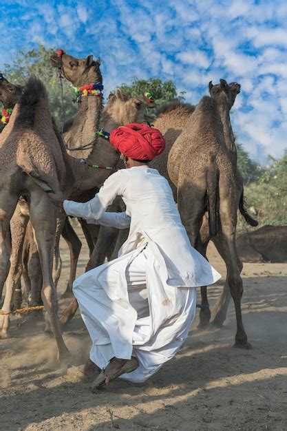 Premium Photo Indian Man In The Desert Thar During Pushkar Camel Mela