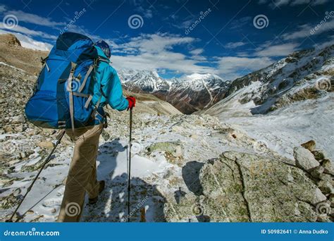 Wanderer Auf Der Wanderung Im Himalaja Stockbild Bild Von Tibet