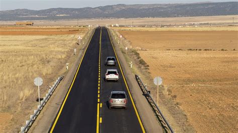 Avanza el asfaltado de la N 211 en Monreal tras 20 años con la misma