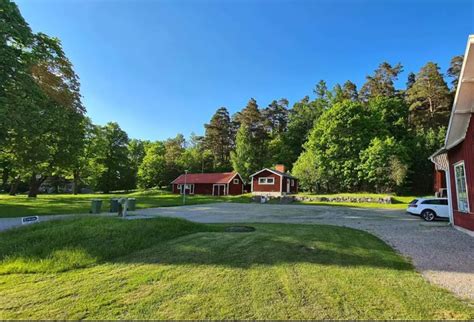 Sundbyholm egen modern stuga nära bad och hamn Qasa