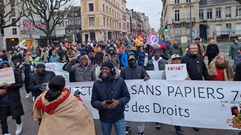 À Rouen 1500 Personnes Défilent Pour Dire Non à La Loi Asile