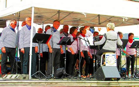 Marché estival à Guerlédan les chants de marin sur scène Le Télégramme