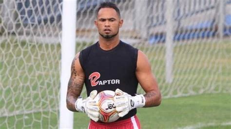 Ex Flamengo Goleiro Bruno Leva Voadora Ap S Partida De Futebol Assista