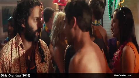 Zac Efron Shows Hot Nude Body Shaking His Tight Butt XHamster