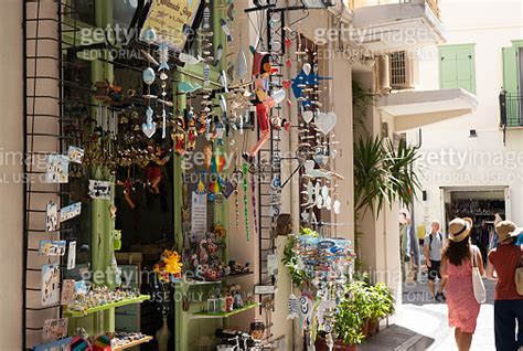 Souvenir shop in the narrow streets of Nafplio 이미지 1335094378 게티이미지뱅크