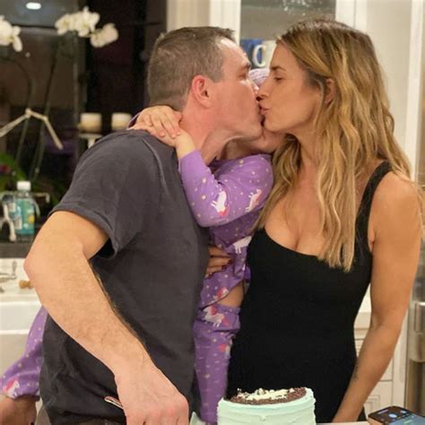 Elisabetta Canalis Compleanno D Amore Con Il Marito E La Figlia Foto