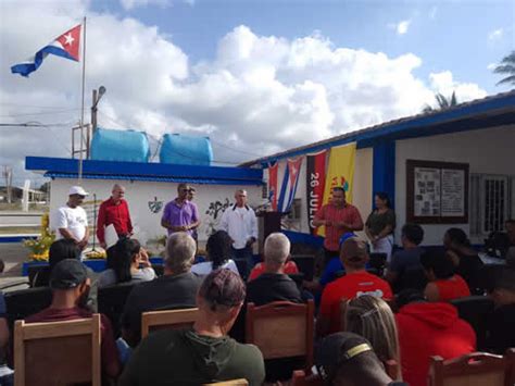 Radio Nuevitas Recibe Bandera De Vanguardia Nacional Colectivo De