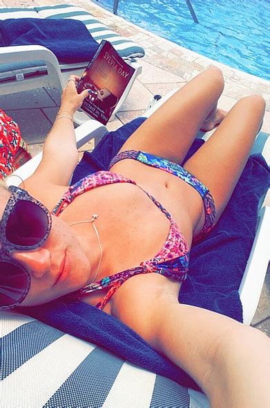 Vesta Lugg Deslumbra Con Sus Fotos En Bikini Desde Miami