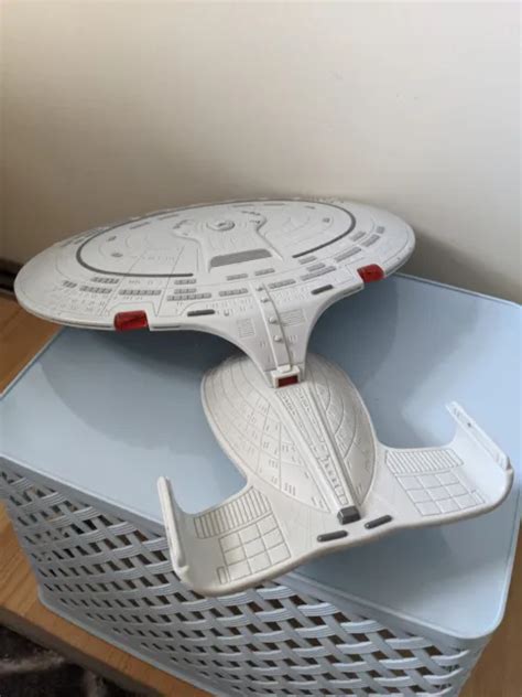 Star Trek Uss Enterprise Ncc D Paramount Playmates Vtg