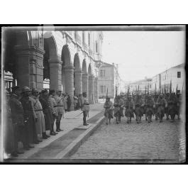 ImagesDéfense Salonique Prise d armes devant le GQG Les troupes