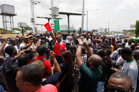 Nigerian Aviation Workers Block Roads In Strike Over Pay Conditions