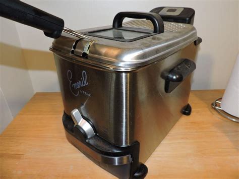 Emeril By T Fal 3 3l Stainless Steel Deep Fryer With Oil Filtration