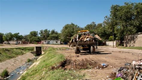 Extraen más de 67 toneladas de residuos del canal en barrio Marqués de