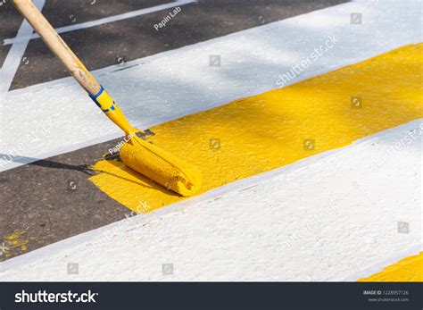 54,561 Road marking white lines Images, Stock Photos & Vectors ...