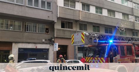 Tres Personas Intoxicadas En A Coru A En Un Incendio En Un Piso De La