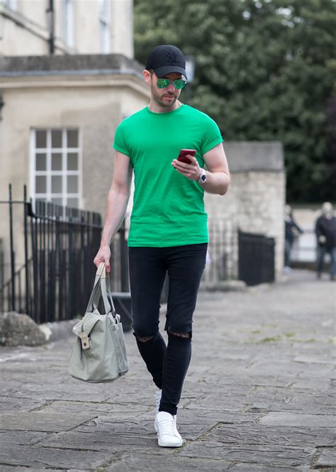 Pop Of Colour With A Striking Green T Shirt Outfit | Your Average Guy