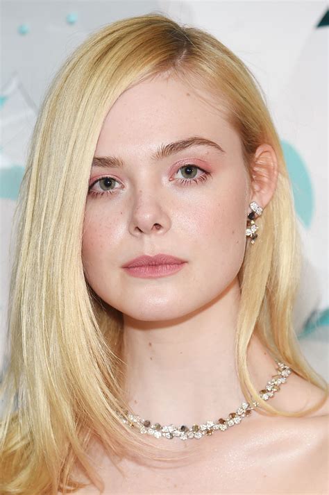 Elle Fanning Blonde Hair Makeup Cool Blonde Hair Blonde Hair Blue Eyes