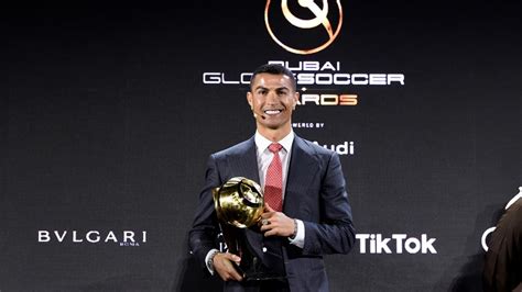 Cristiano Ronaldo Recibi El Premio Al Mejor Futbolista Del Siglo