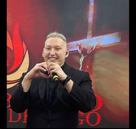 Foto Padre Marcelo Rossi faz live para abençoar e rezar seus fãs e