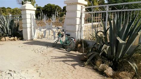 Gallipoli Auto Travolge Due Turisti Enni In Bici Uno Morto Il