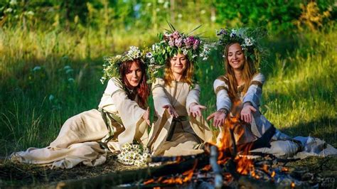 Как плести венок из цветов и травы на Ивана Купала – инструкция ...
