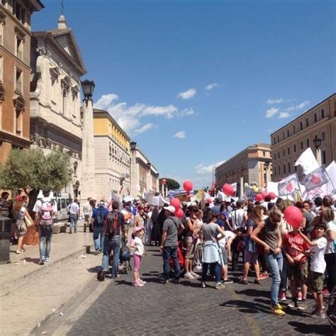 Roma In Piazza Le Famiglie Contro La Teoria Gender Nelle Scuole Rai News