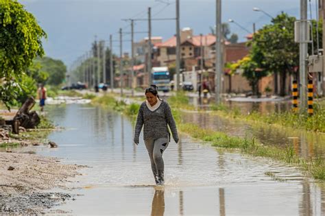 Lluvias Causan Pena Y Zozobra En El Departamento De Cochabamba Reportan Inundaciones Y Crecida