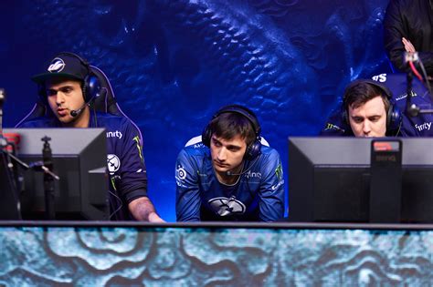 Evil Geniuses Lead The Pack Early At Mdl Macau