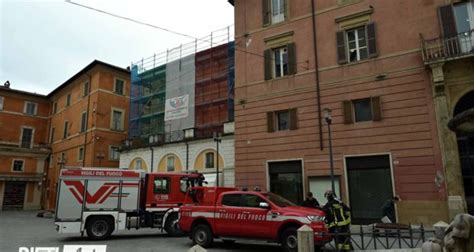 Granata Della Guerra Trovata Nel Muro Del Palazzo Centro Blindato