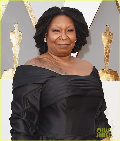 Photo: whoopi goldberg shows off massive tattoo at oscars 04 | Photo ...