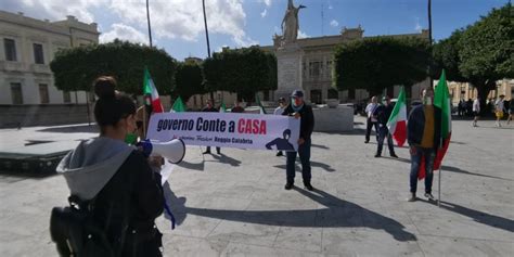 Reggio Calabria Sesto Sabato Consecutivo Di Protesta Per Le Mascherine