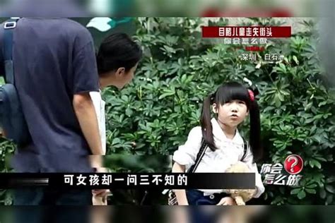 监控下惊险的一幕，小女孩走失被陌生男子意图带走，危险即将发生意图男子监控